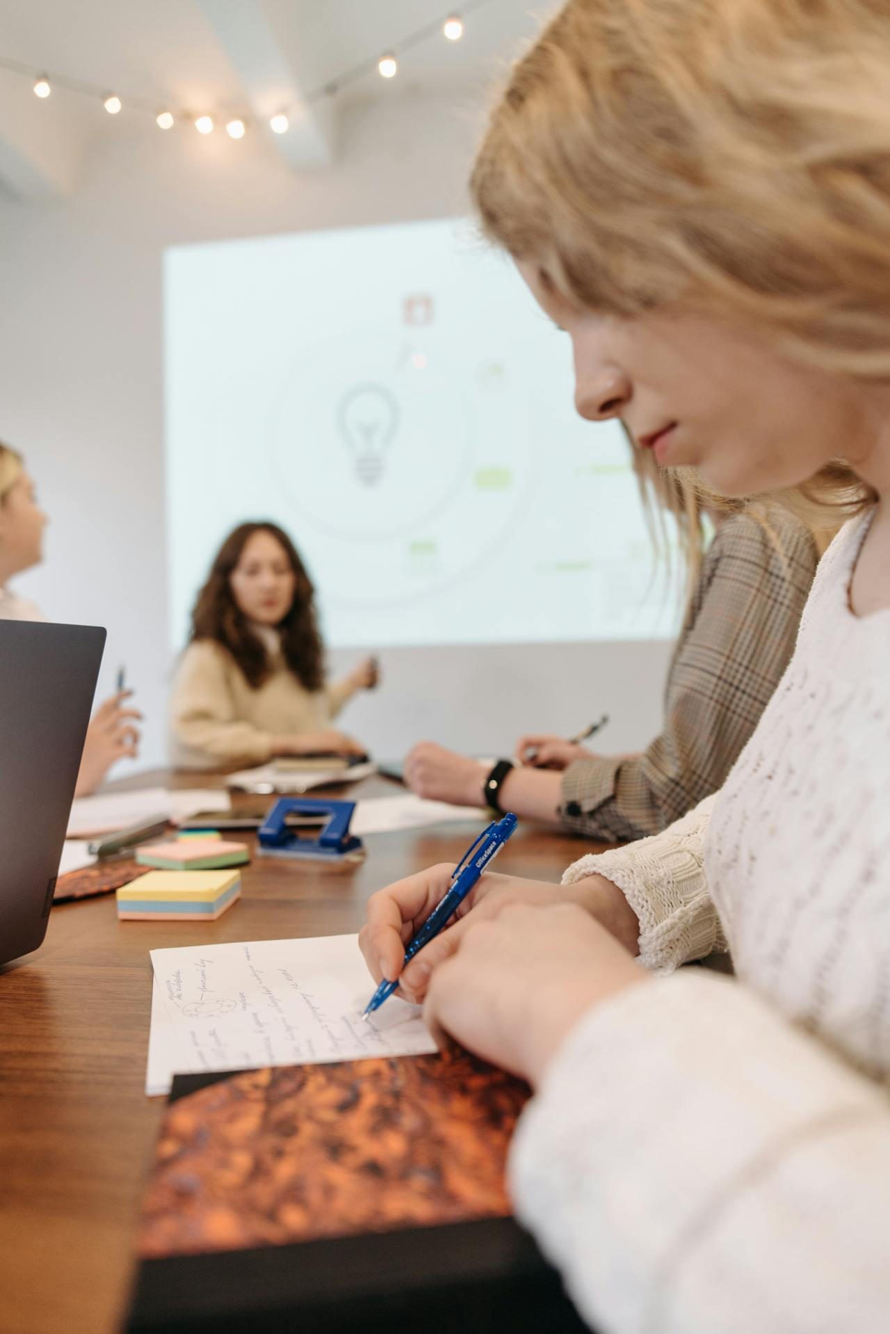 formación en comunicación, desarrollo de negocio y estrategia de marca